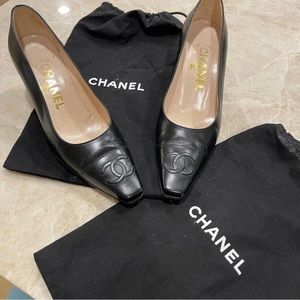 Chanel black leather logo pumps.